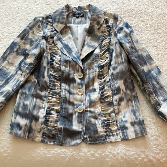 Gorgeous Laura plus blue gray cream “tie dye” effect blazer. - Picture 8 of 15